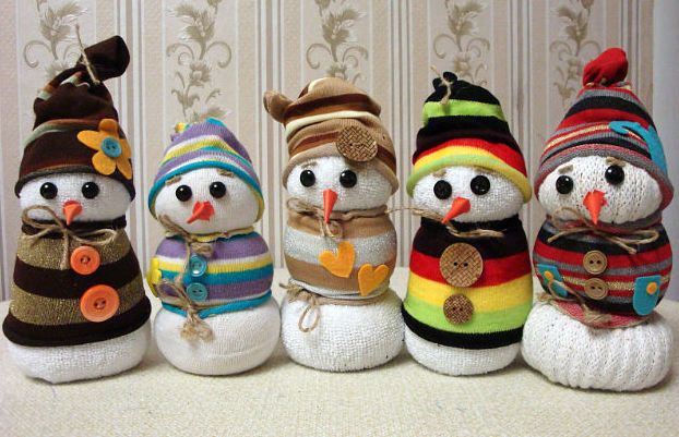 Новогодние поделки 2017: снеговик из носка